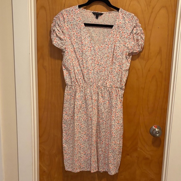 Banana Republic Dresses & Skirts - Banana Republic Coral Floral Midi Dress